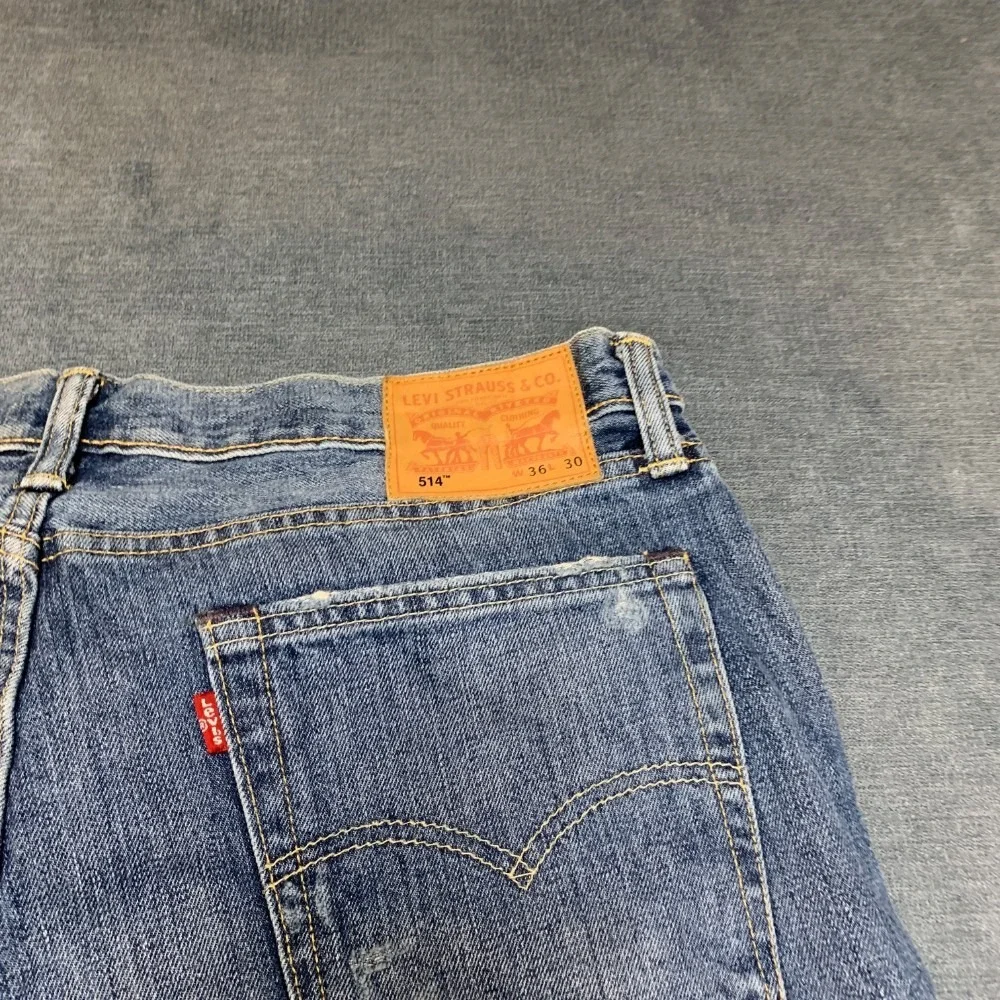 Levi's 514 Jeans Mens 36x30 Blue Denim Distressed Non Stretch Everyday Wear
